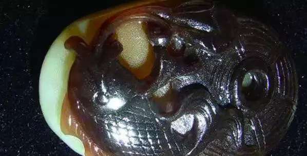 漲知識，玉也能騙人！照玉手電筒照出真相