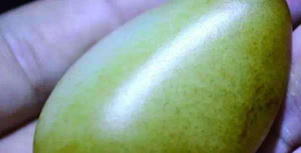 漲知識，玉也能騙人！照玉手電筒照出真相